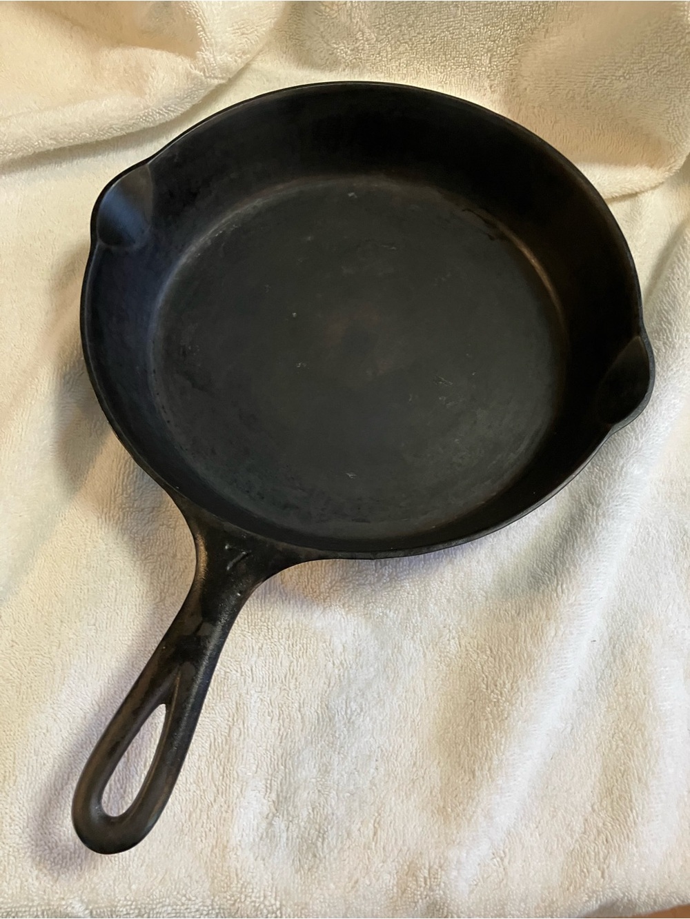Antique Griswold #7 cast iron skillet frying pan